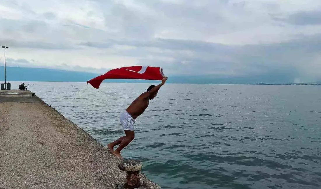 Bursa’nın Gemlik ilçesinde 29 Ekim Cumhuriyet Bayramı coşkusu, soğuk ve