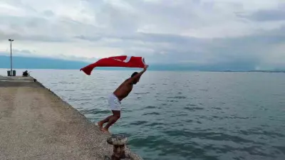Bursa’nın Gemlik ilçesinde 29 Ekim Cumhuriyet Bayramı coşkusu, soğuk ve