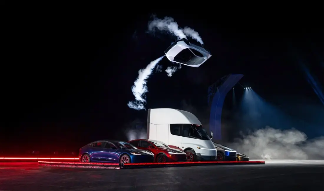 Tesla, Texas eyaletindeki tesisinde düzenlediği etkinlikte roket teknolojileriyle donatılan elektrikli