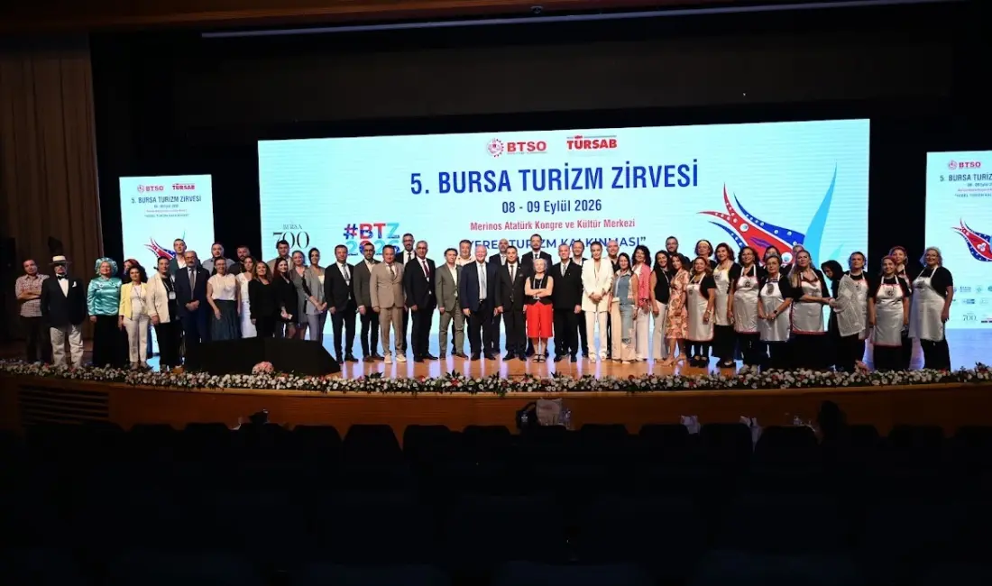 Bursa Turizm Zirvesi’nde konuşan TÜRSAB Yönetim Kurulu Üyesi Hamit Kuk,