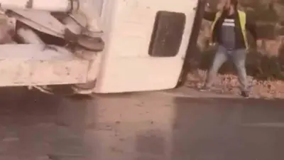 Bursa Uludağ yolunda devrilen vinç paniğe neden oldu. Olay yerine