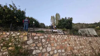Bursa’nın Orhangazi ilçesinde bir villanın bahçesindeki 30 güneş paneli, kimliği