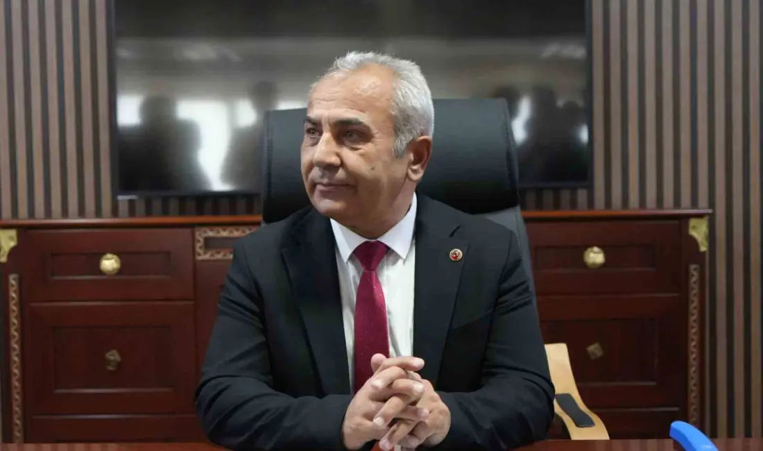 Kırıkkale’nin Yahşihan ilçesinde, yolsuzluk soruşturması kapsamında tutuklanan Aydın Demirdirek’in görevden