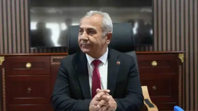 Kırıkkale’nin Yahşihan ilçesinde, yolsuzluk soruşturması kapsamında tutuklanan Aydın Demirdirek’in görevden