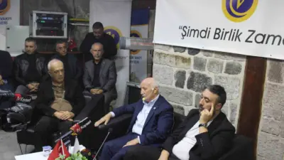 Birlik Vakfı Kayseri Şubesi tarafından düzenlenen konferansa konuşmacı olarak katılan