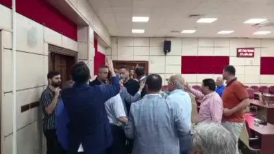 Adana’da Yüreğir Belediye Meclisi’nin ekim ayı oturumunda CHP’li meclis üyeleri